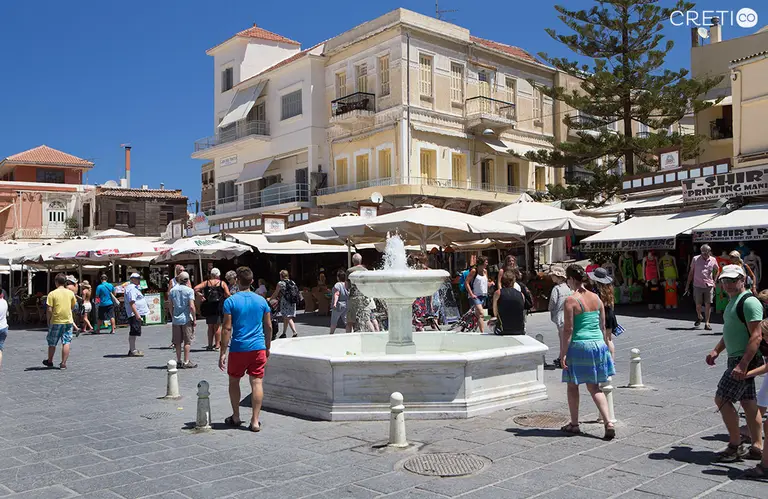 The fountain in the entrance of Chania old Port