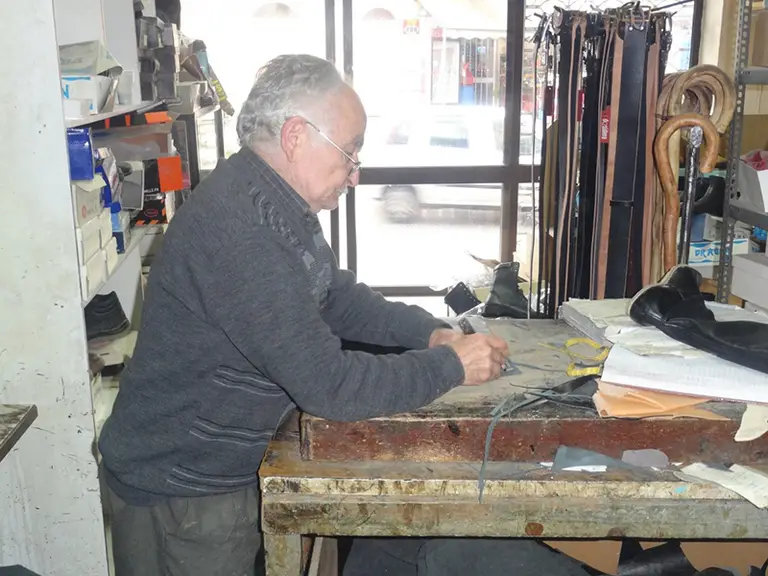 The unique art of making cretan souvenirs