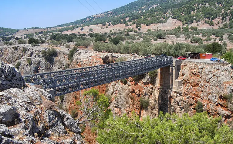 The small cafe at the end of Aradena bridge