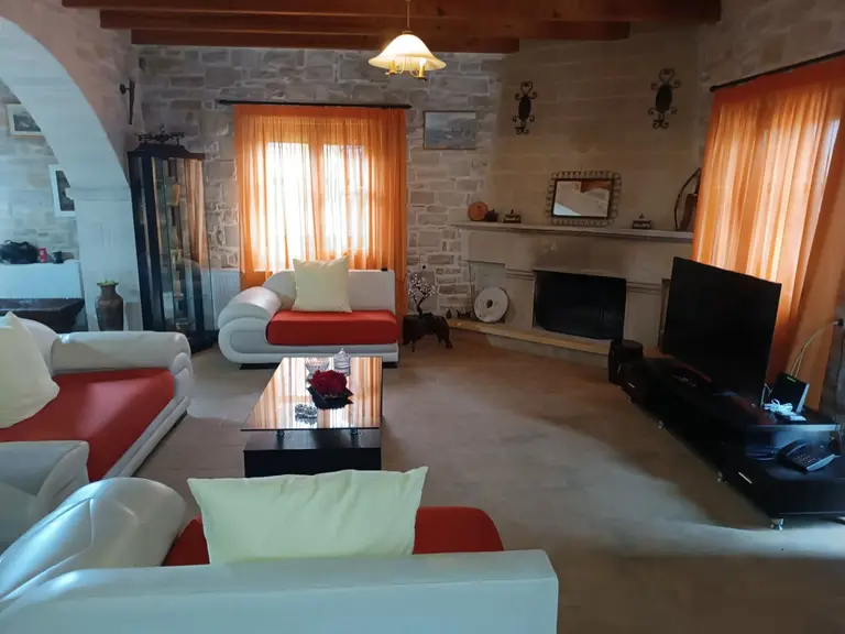 Villa with private pool in Mires, sleeps 6, photo 5